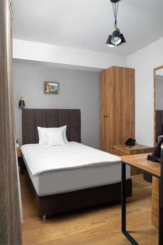 Отель Labirint Hotel Бухарест Стандартный двухместный номер с 1 кроватью или 2 отдельными кроватями-9